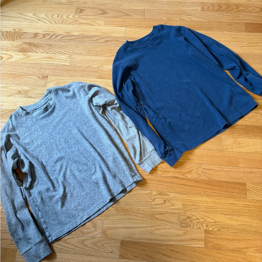 Lot of 2 - Mens Uniqlo Crewneck Long Sleeved Tops XS